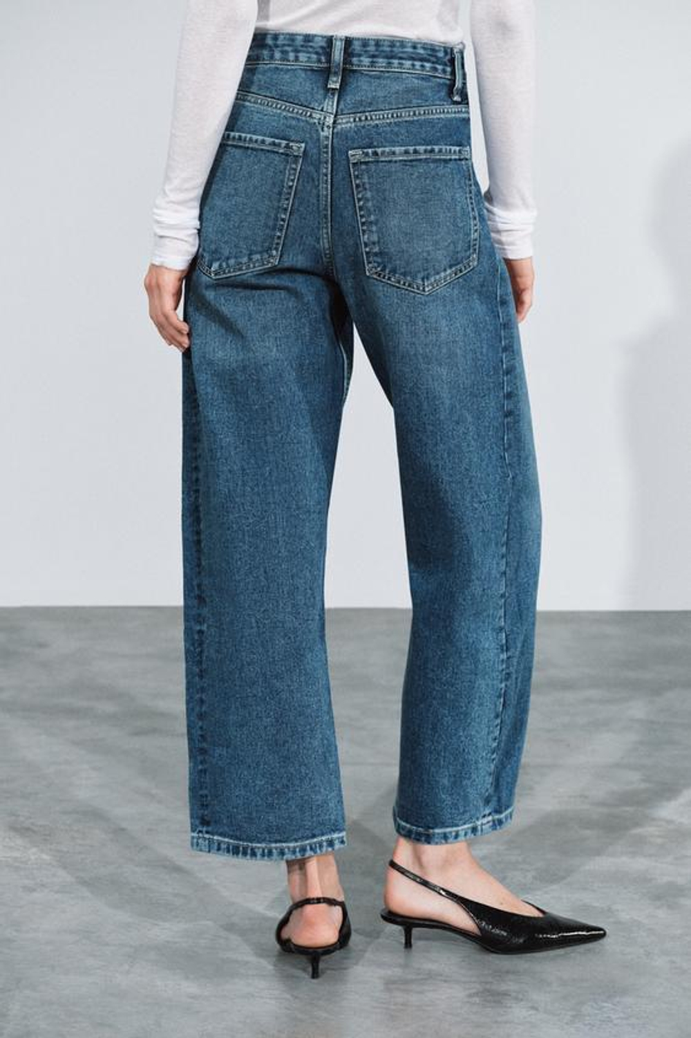 ZARA ДЖИНСЫ ZW COLLECTION ANKLE RELAXED СО СРЕДНЕЙ ПОСАДКОЙ, ВЫЦВЕТШИЙ СИНИЙ