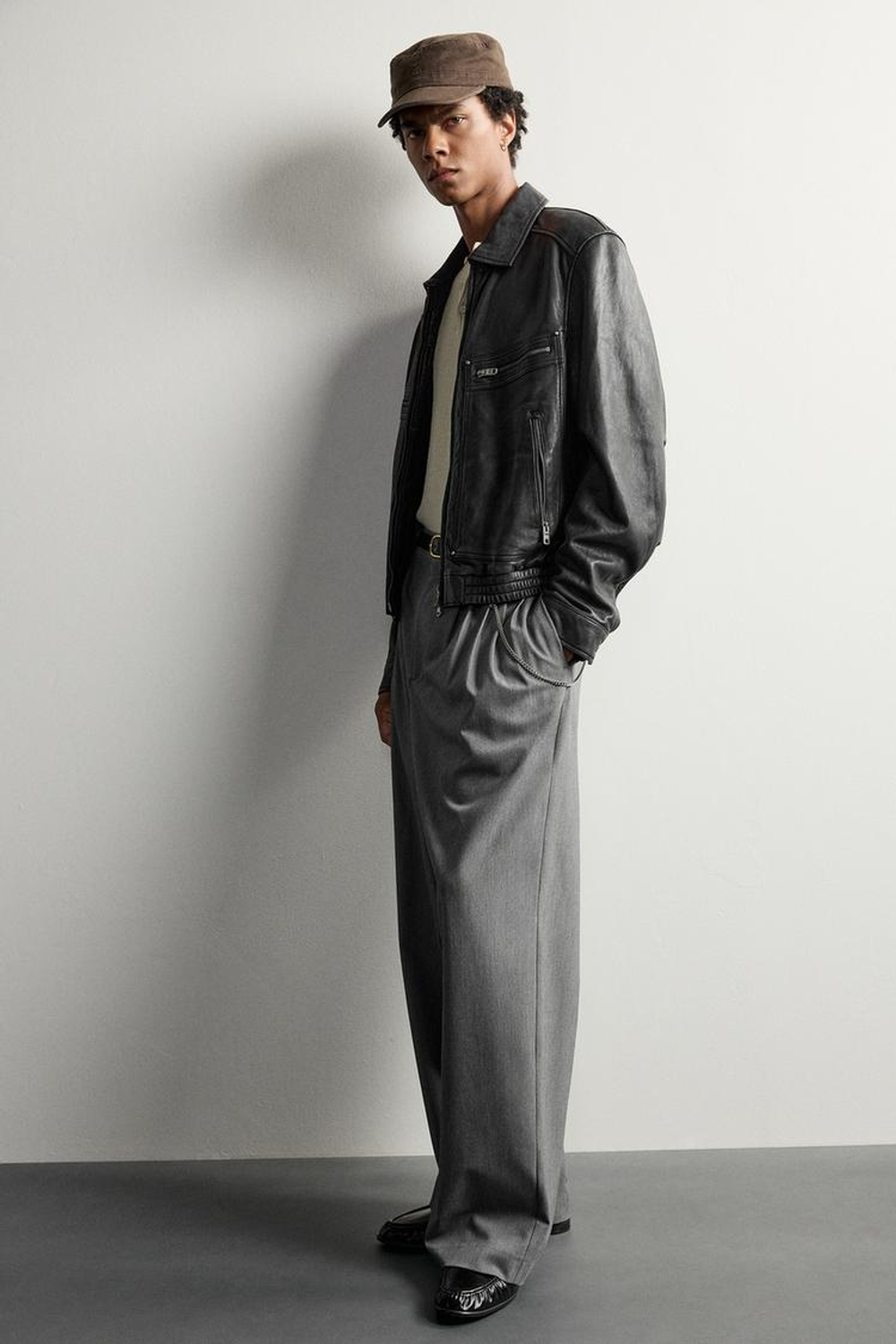 ZARA БРЮКИ WIDE-LEG СО СКЛАДКАМИ, СЕРЫЙ
