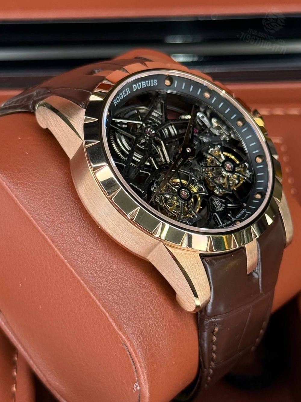 Часы Roger Dubuis Excalibur Skeleton Double Flying Tourbillon RDDBEX0395