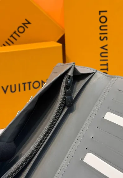 Бумажник Louis Vuitton Brazza серый