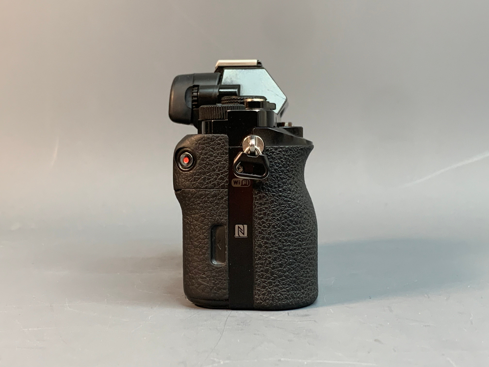 Sony A7 55.000 кадров (скол в нижней части)