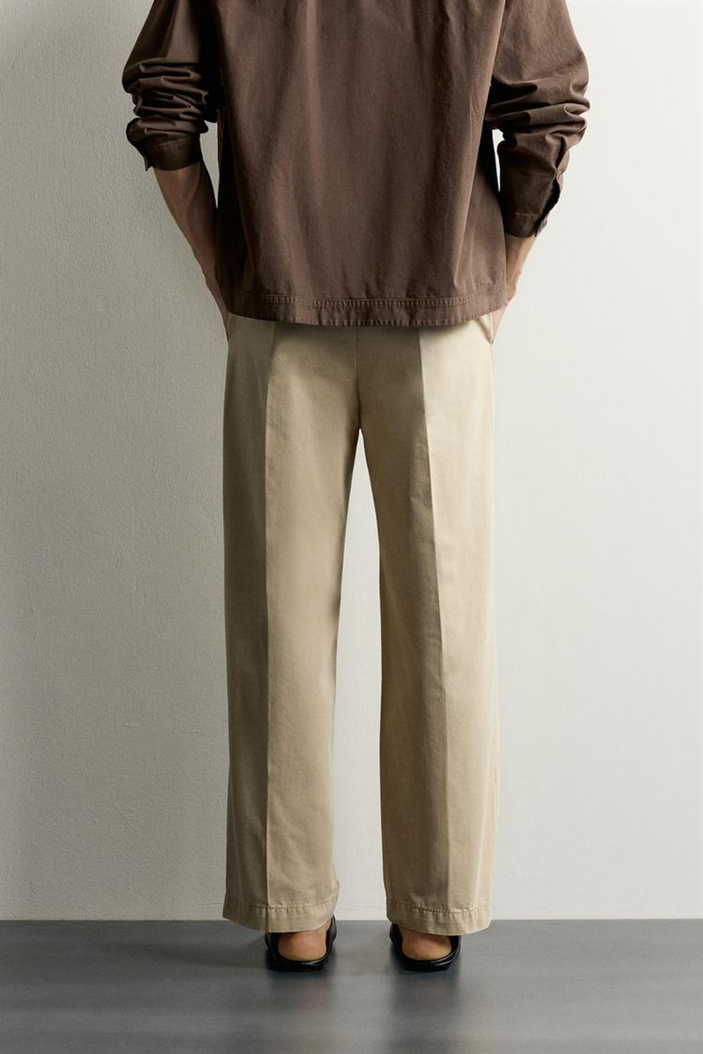 ZARA БРЮКИ ЧИНОС RELAXED FIT С ЭФФЕКТОМ ПОТЕРТОСТИ, БЕЖЕВЫЙ