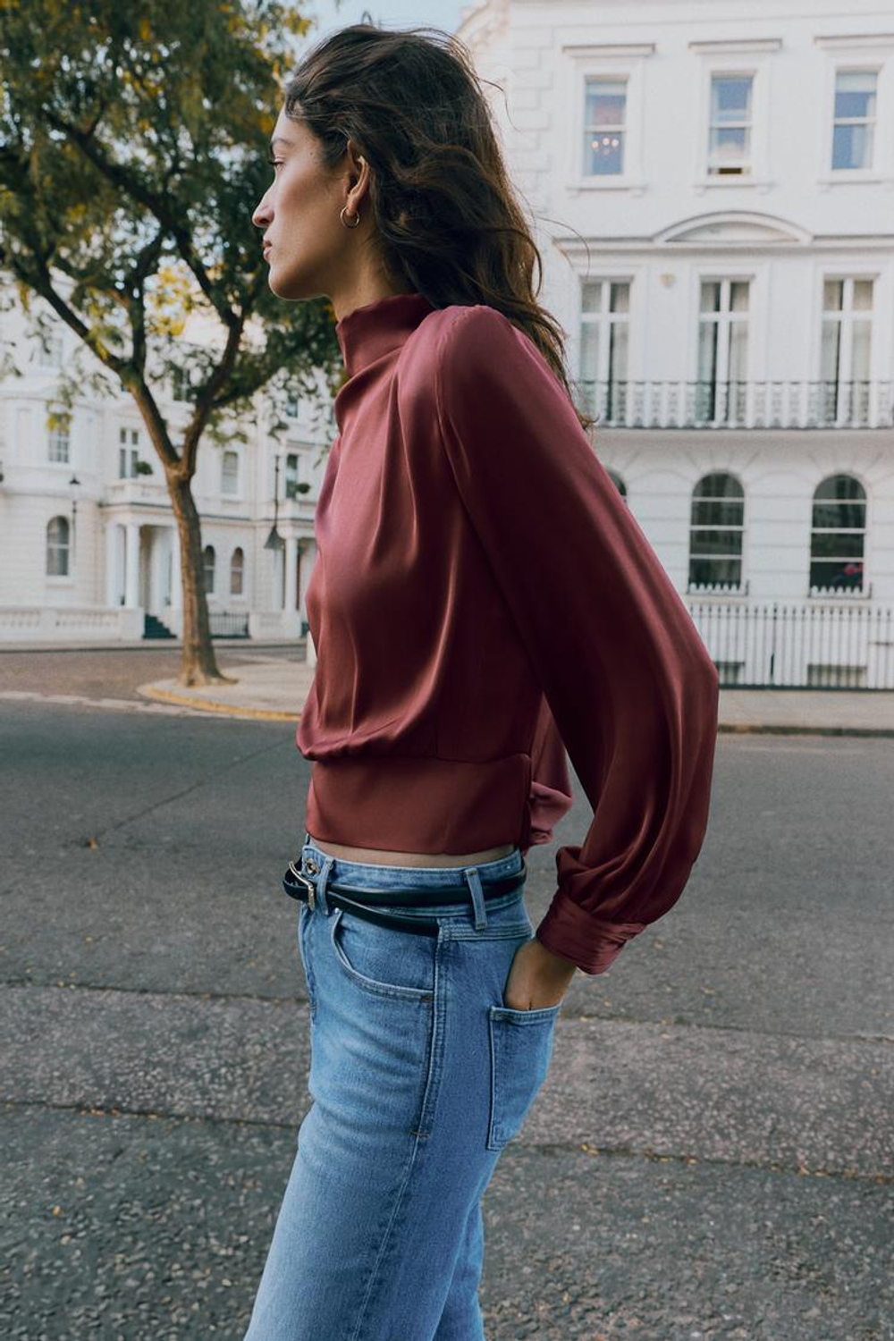ZARA АТЛАСНАЯ БЛУЗА С ПОДПЛЕЧНИКАМИ, БУРГУНДИ