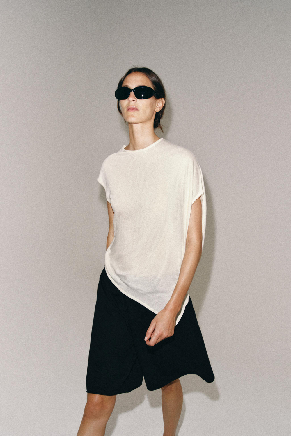 ТРИКОТАЖНЫЙ ТОП АСИММЕТРИЧНОГО КРОЯ — ZARA