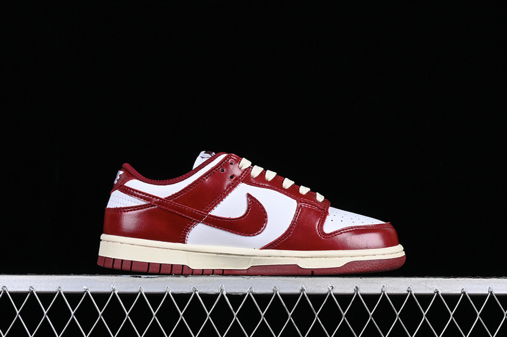 Купить в Москве кроссовки Nike Dunk Low PRM Vintage Team Red  в магазине futbasket.ru