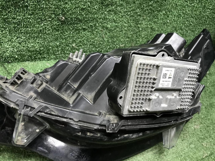 Битая Фара правая Land-Rover Discovery 5 16-21 LED