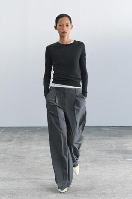 ZARA БРЮКИ С ЗАЩИПАМИ — ZW COLLECTION, СЕРЫЙ