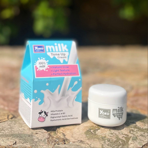 Антивозрастной тонизирующий крем для лица с молочным протеином Cream Q10 Milk Yoko