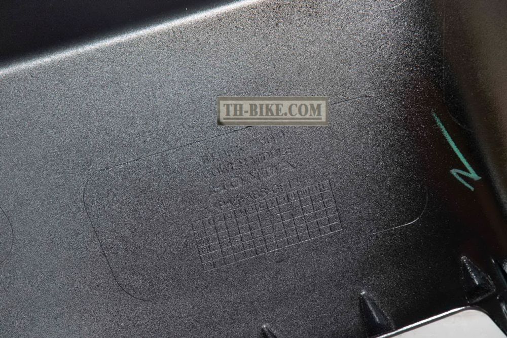 64310-KZZ-305ZA, COWL, R. MIDDLE (WOL), Black. Honda CRF250RL Rally250