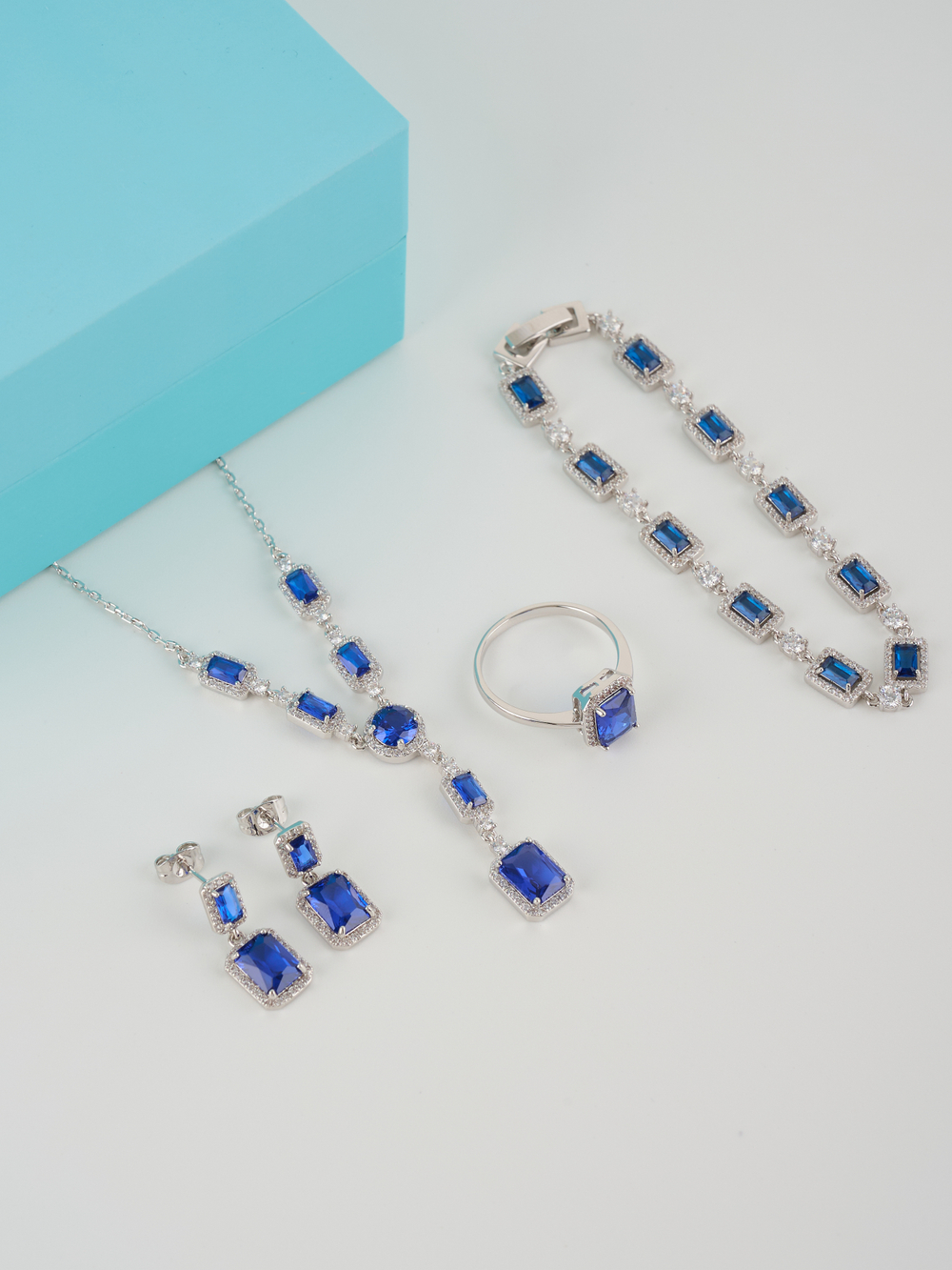 Серьги-подвески Грация с сапфировыми фианитами и кристаллами