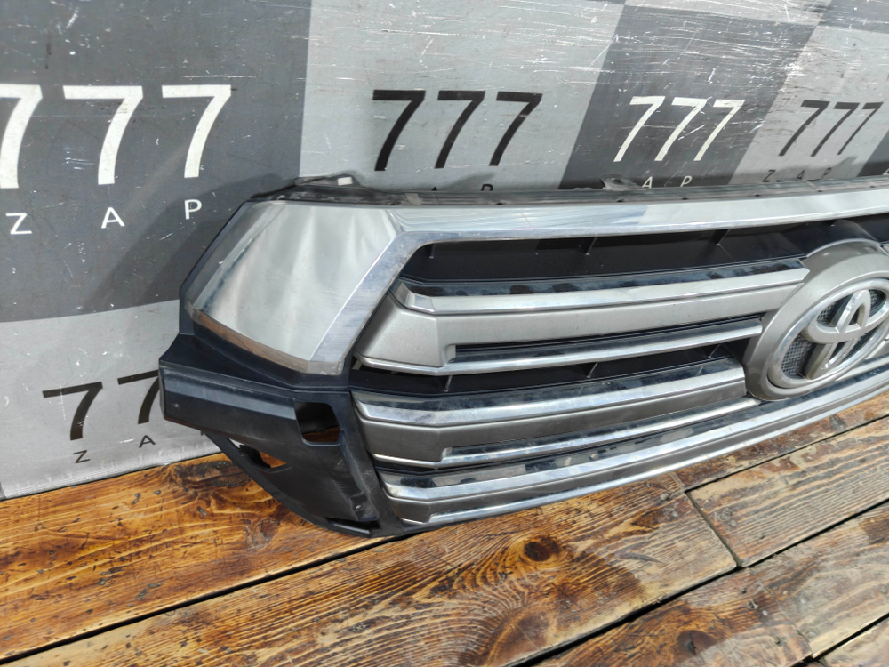 Решетка радиатора + эмблема Toyota Land Cruiser 200 15-21 Б/У Оригинал 5310160939