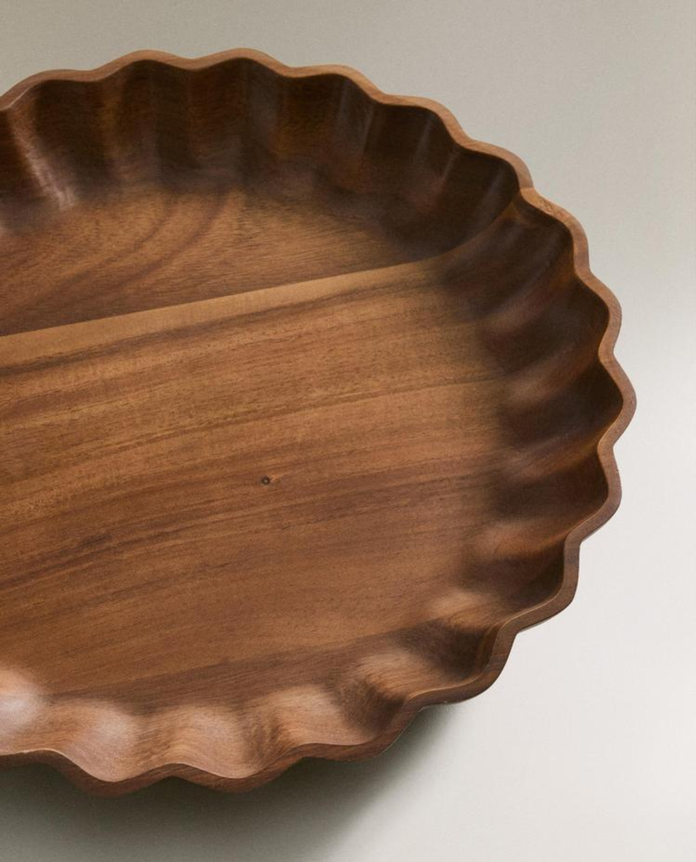 ZARA HOME БЛЮДО С ВОЛНИСТЫМИ КРАЯМИ, КОРИЧНЕВЫЙ