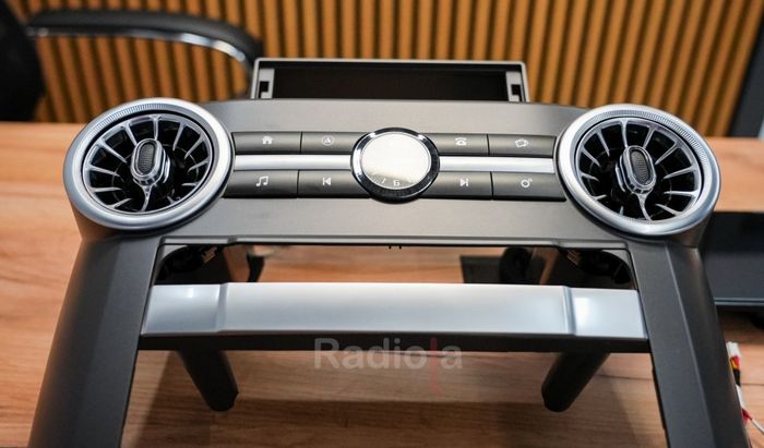 Магнитола для Land Rover Discovery 3 2004-2009 (DENSO) - RDL-6710 монитор 12.3" на Android 13, Быстрая, CarPlay, 4G SIM-слот