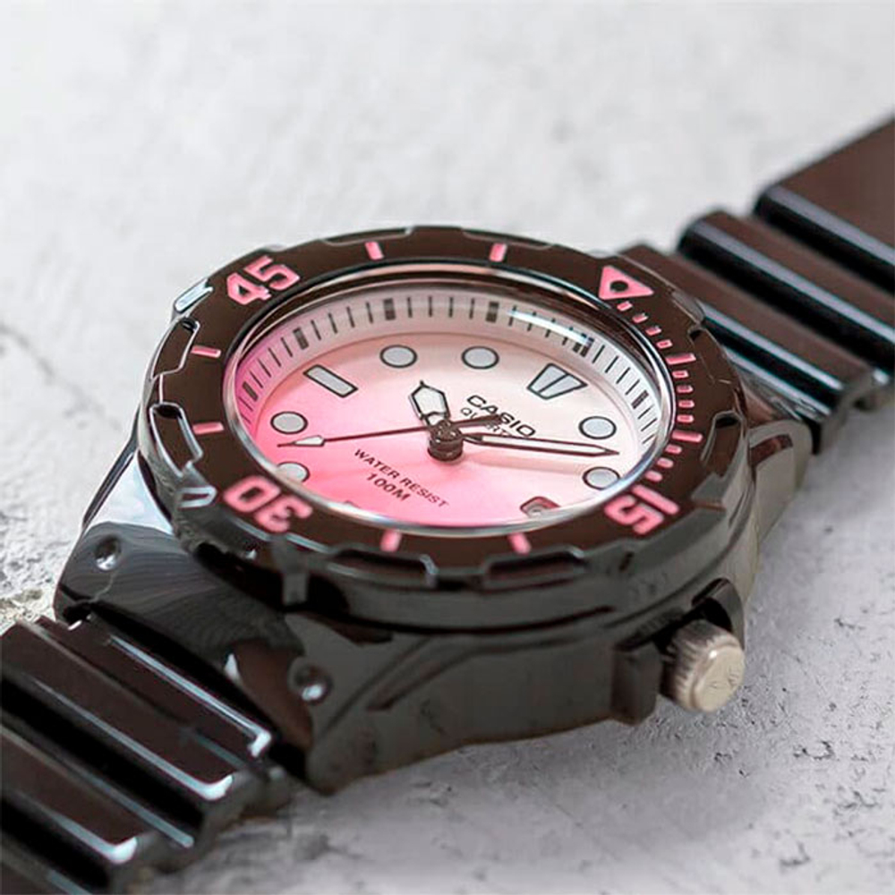 Женские наручные часы Casio Collection LRW-200H-4E