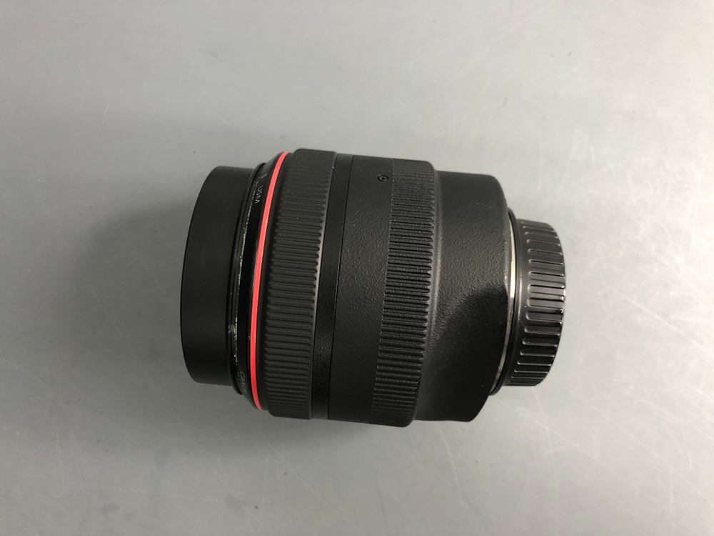 Canon EF 85mm 1.2L II USM