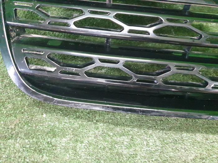 Решетка радиатора Land-Rover Discovery 5 L462 (2016-2021)