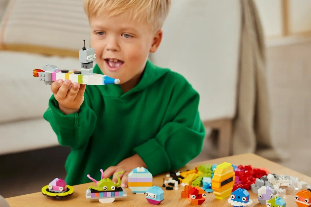 Конструктор LEGO Classic 11037 Создавай космические планеты