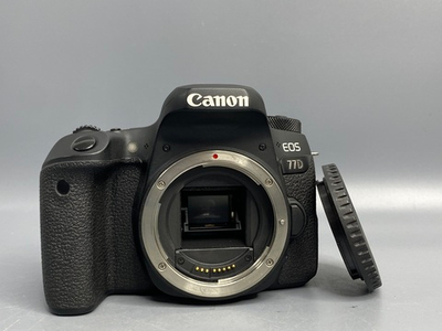 Canon EOS 77D 12.000 кадров