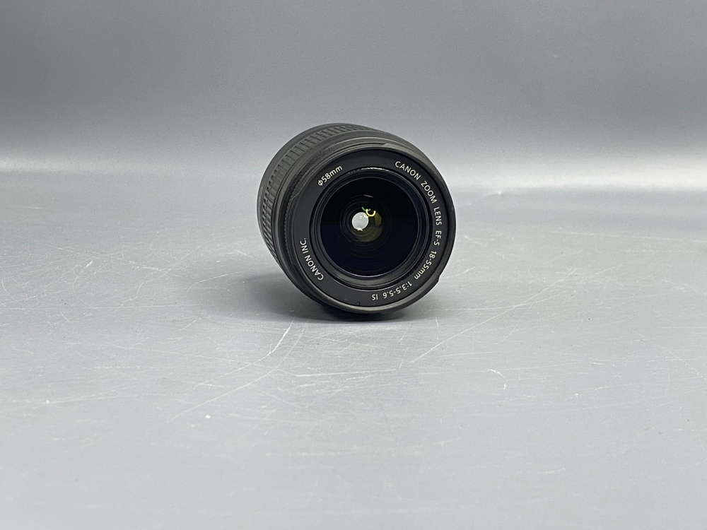 Canon 500D kit 18-55 mm 3.5-5.6 IS 3.000 кадров