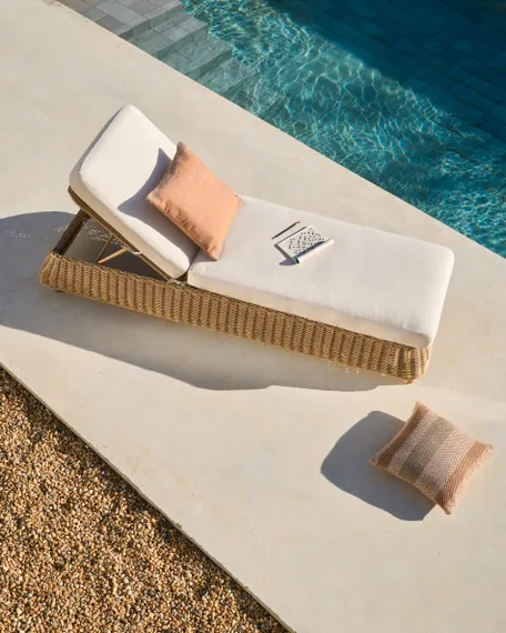 Шезлонг Meria из искусственного ротанга