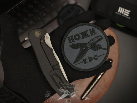 Складной нож WE Knife 37 910E c клинком из стали Böhler M390 Microclean®, рукоять титан