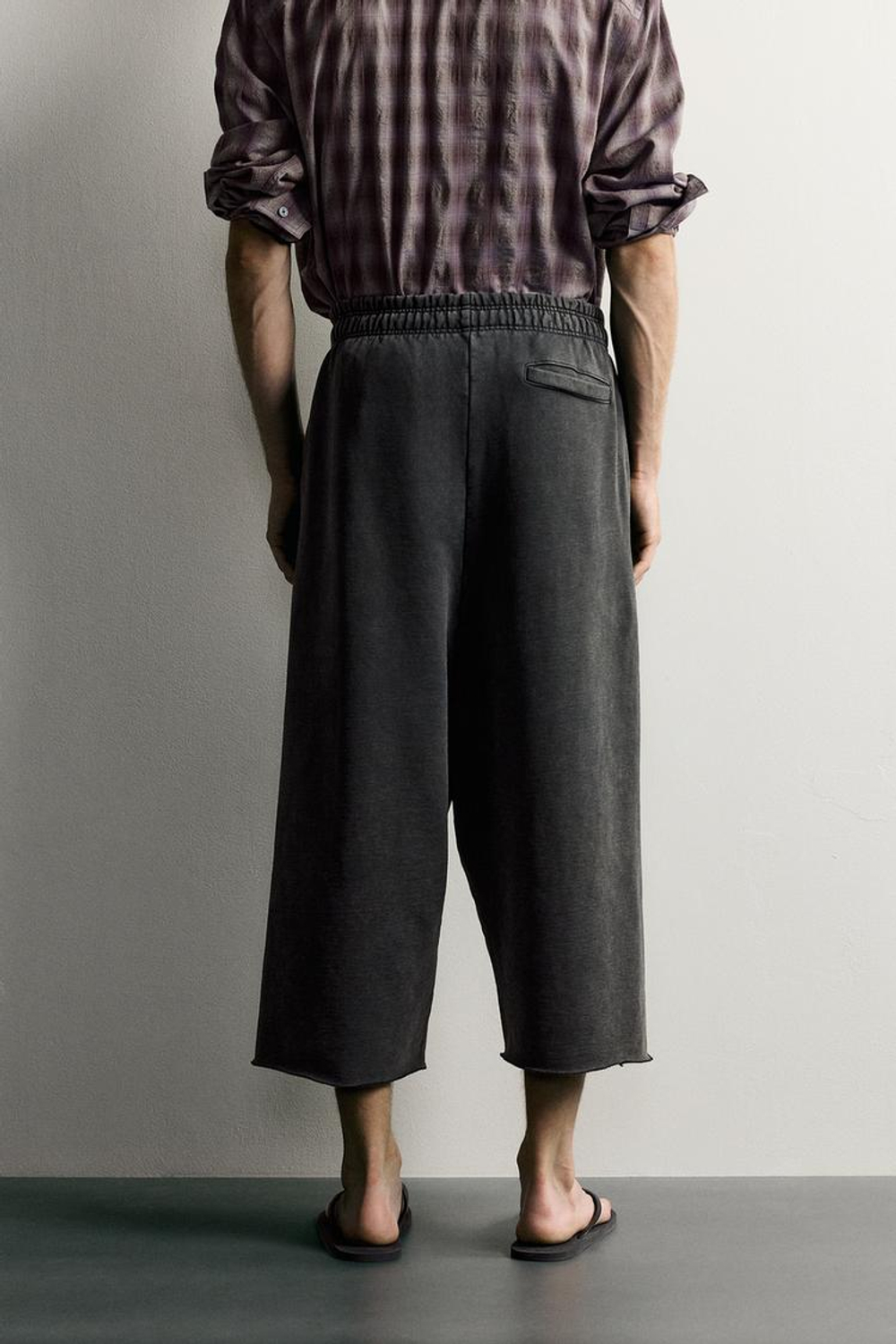 ZARA ДЖОГГЕРЫ RELAXED CROPPED FIT, АНТРАЦИТОВО-СЕРЫЙ