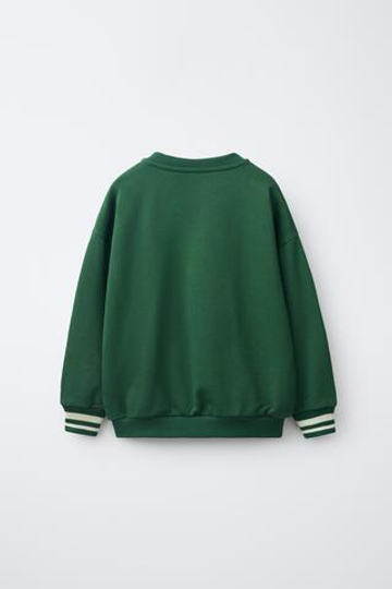 ZARA ТОЛСТОВКА С ПРИНТОМ И НАШИВКОЙ, ЗЕЛЕНЫЙ