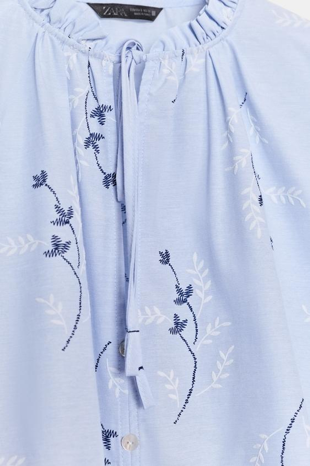 Блузка с аппликацией и вышивкой - ZARA