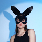 Черная маска «Непослушная зайка» с ушками (Цвет: черный)