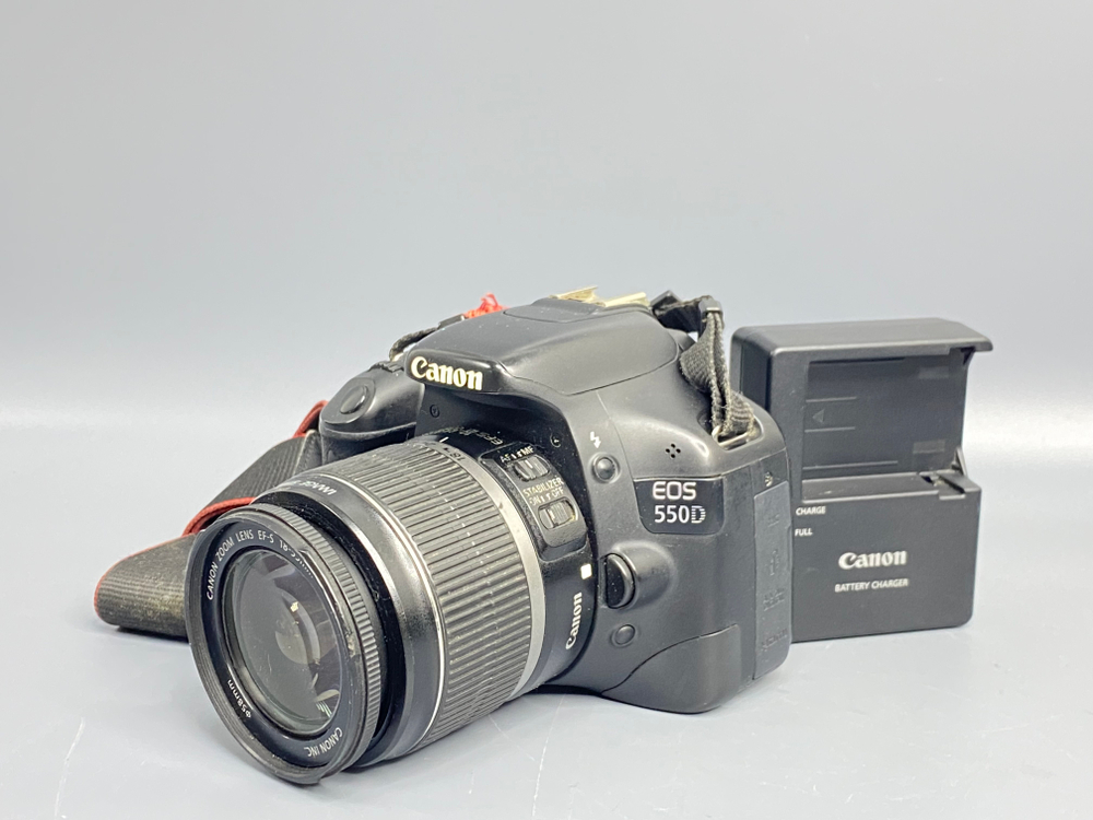 Canon 550D Kit 18-55mm IS 15200 кадров