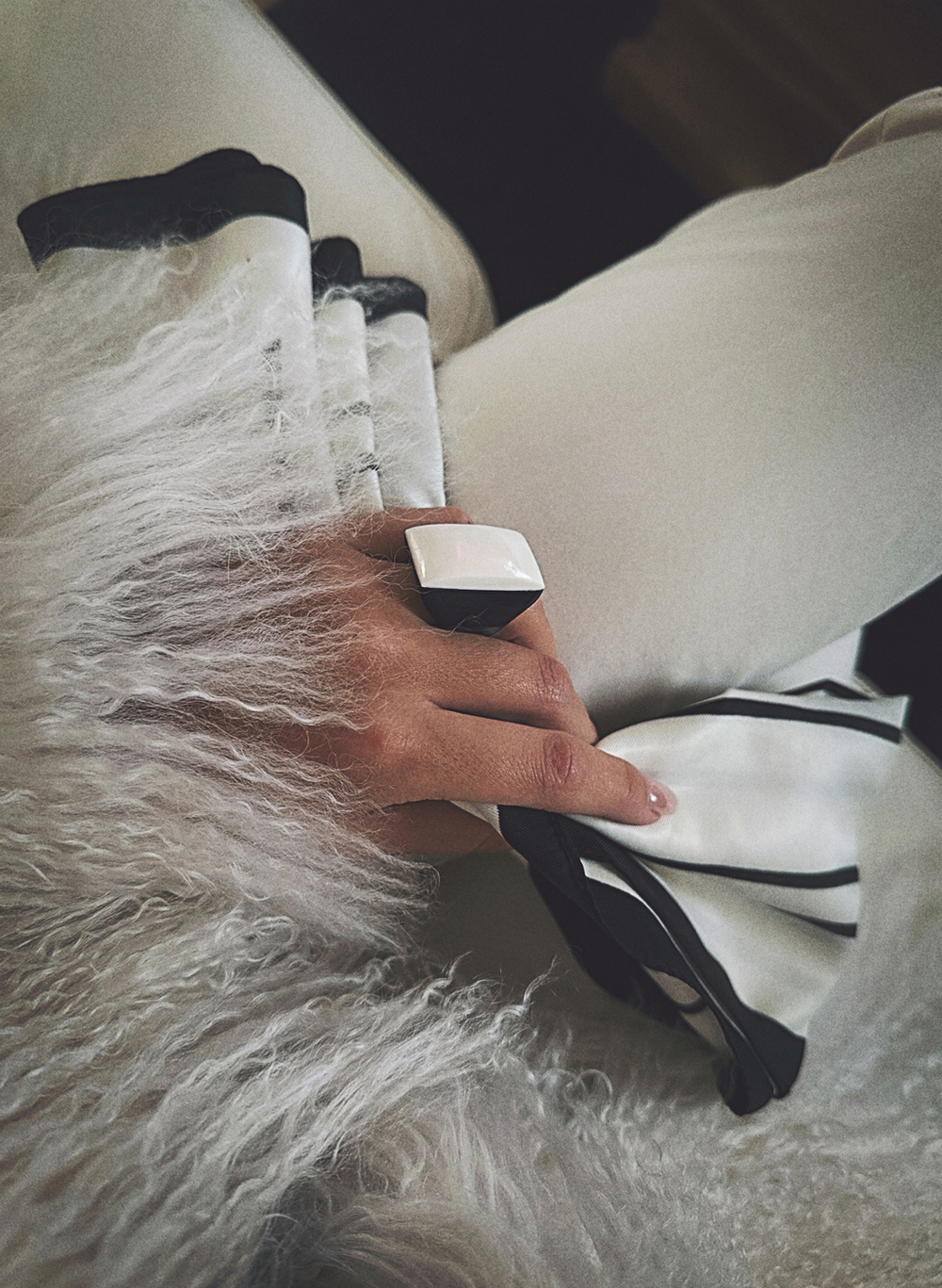 B&W ring