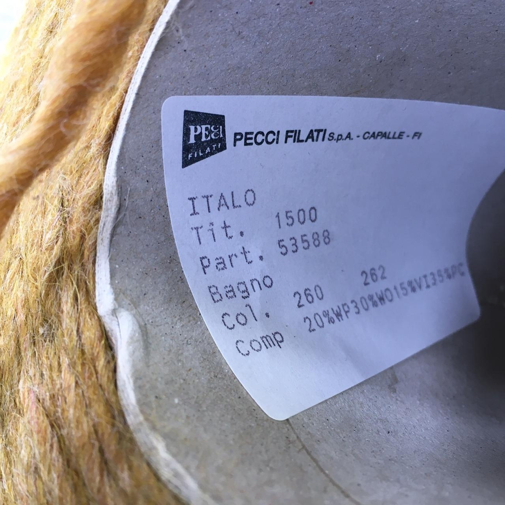 ITALO - Pecci Filati; 30% меринос, 20% альпака, 15% вискоза, 35% п/а; 150м/100гр; col. 260, цвет: коричневый верблюжий. Есть мал. бобинки: 124, 158, 288гр