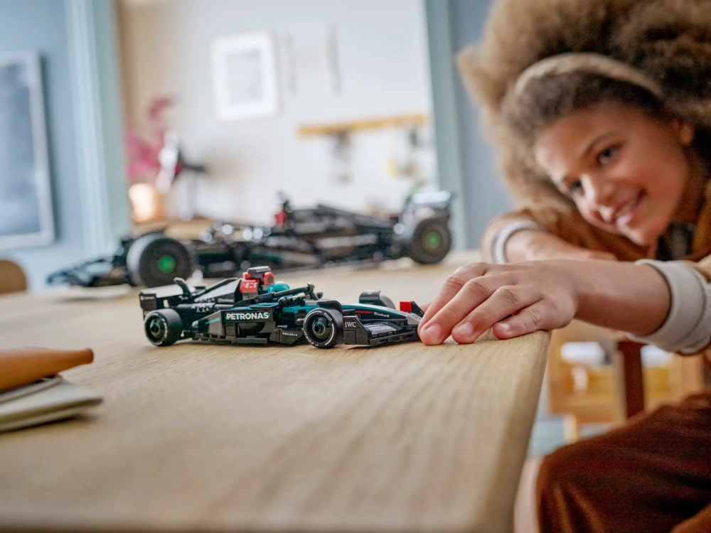 Конструктор LEGO Speed Champions 77244 Гоночный автомобиль Mercedes-AMG F1 W15