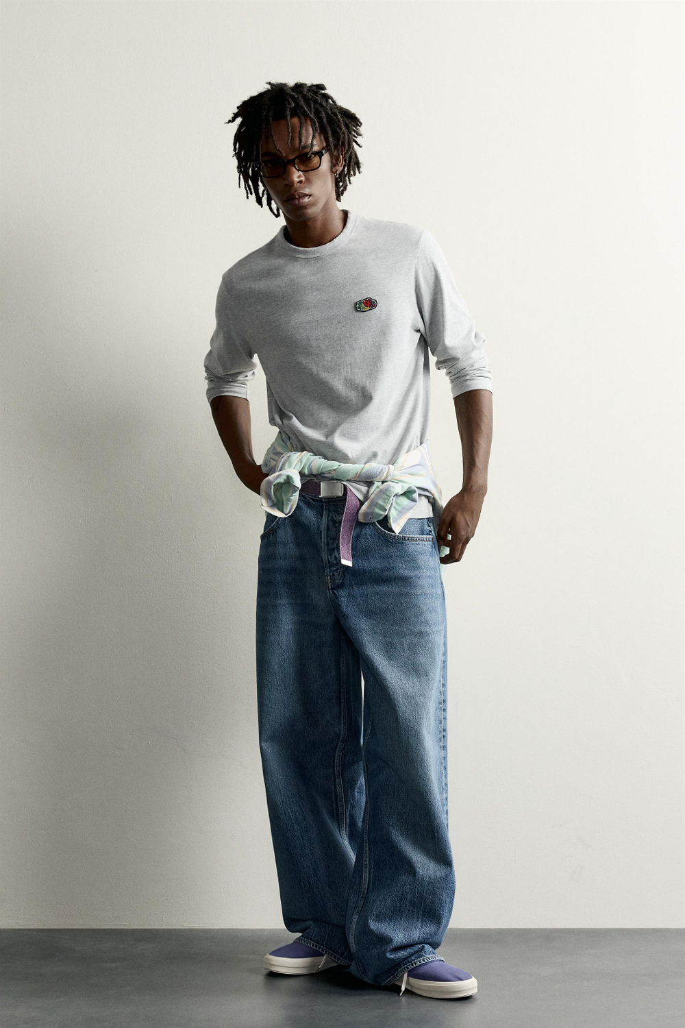 ФУТБОЛКА С ДЛИННЫМИ РУКАВАМИ И НАШИВКОЙ FRUIT OF THE LOOM™ — ZARA