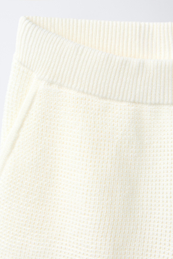 ZARA ШОРТЫ-БЕРМУДЫ ИЗ ТРИКОТАЖА ВАФЕЛЬНОЙ ВЯЗКИ, ЭКРЮ