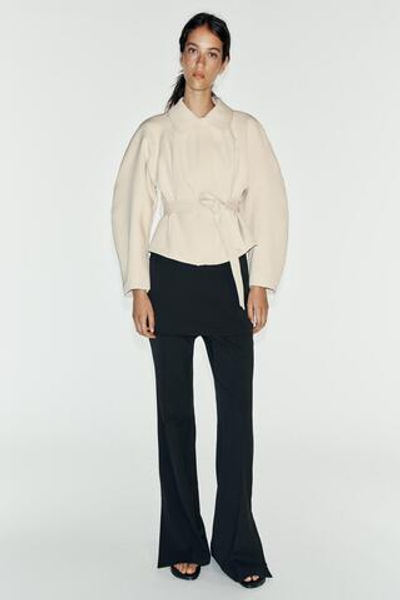 КУРТКА С БАСКОЙ И РЕМНЕМ — ZARA
