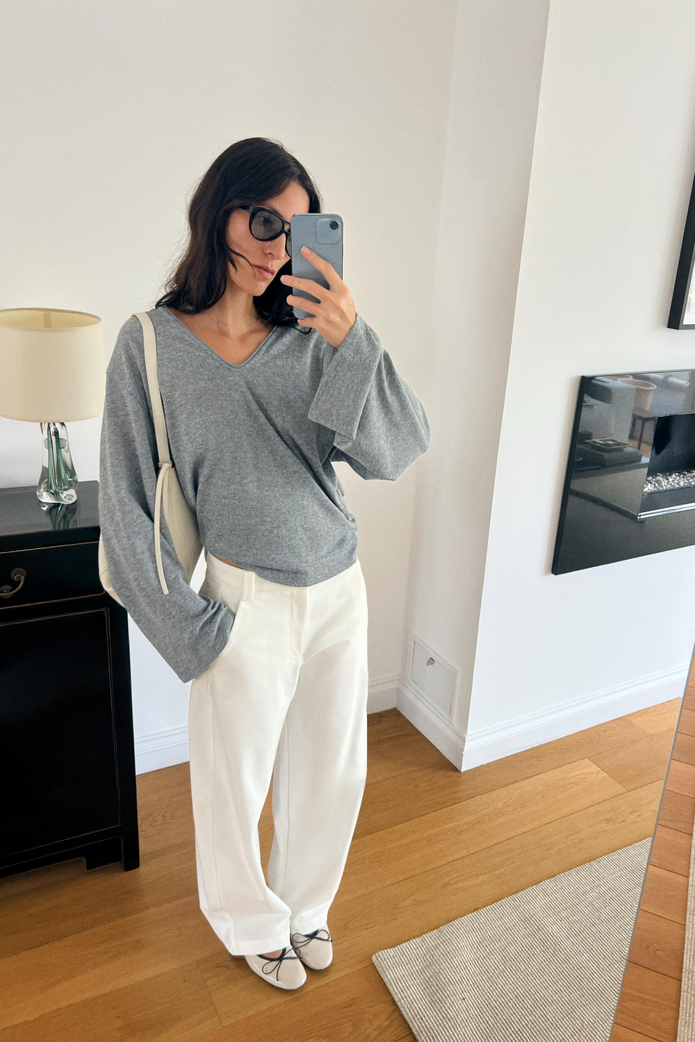 ФУТБОЛКА В СТИЛЕ РУСТИК С V-ОБРАЗНЫМ ВЫРЕЗОМ — ZARA