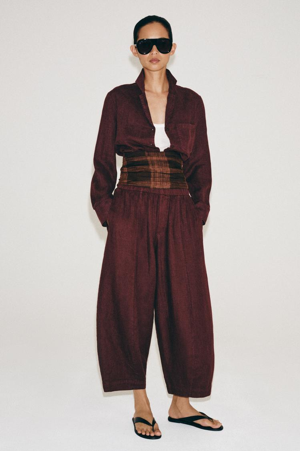 ZARA БРЮКИ BARREL ИЗ ЛЬНА — ZW COLLECTION, ВИННЫЙ