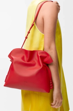 Loewe Сумка-клатч среднего размера Coil Flamenco из телячьей кожи наппа, ярко-красный