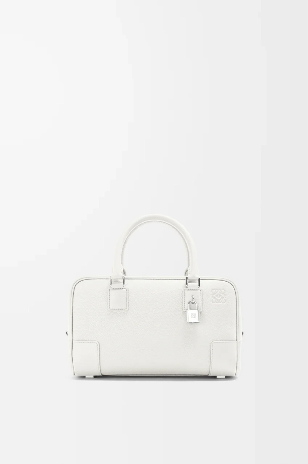 Loewe Сумка Amazona 23 из мягкой зернистой телячьей кожи, экрю