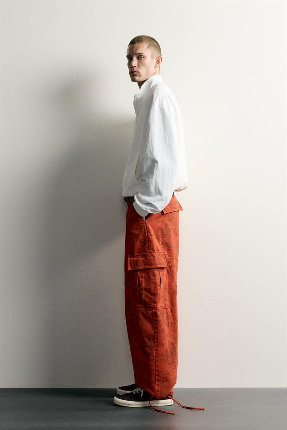 ZARA БРЮКИ CARGO BALLOON FIT С АБСТРАКТНЫМ ПРИНТОМ, ОРАНЖЕВЫЙ