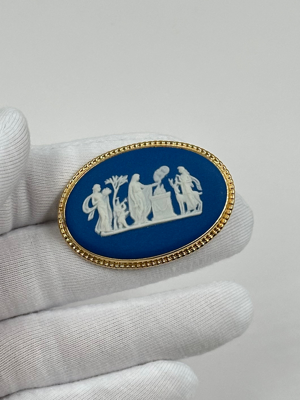 Брошь Wedgwood синяя