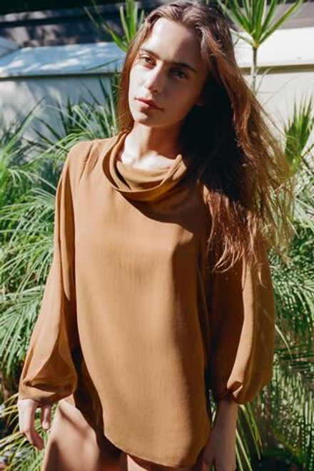 ZARA МИНИМАЛИСТИЧНАЯ БЛУЗА С СВОБОДНЫМ ВЫРЕЗОМ, СВЕТЛО-КОРИЧНЕВЫЙ