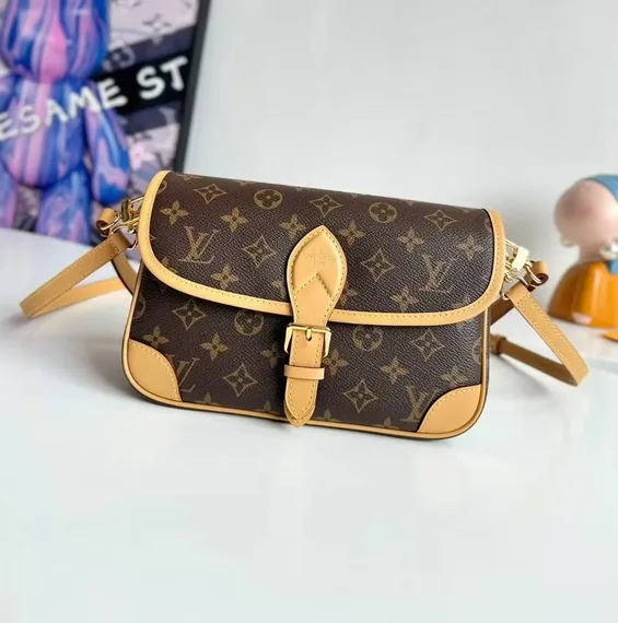 Сумка Louis Vuitton Diane лососевый