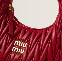 Сумка-хобо Miu Miu Wander matelassé nappa, красный
