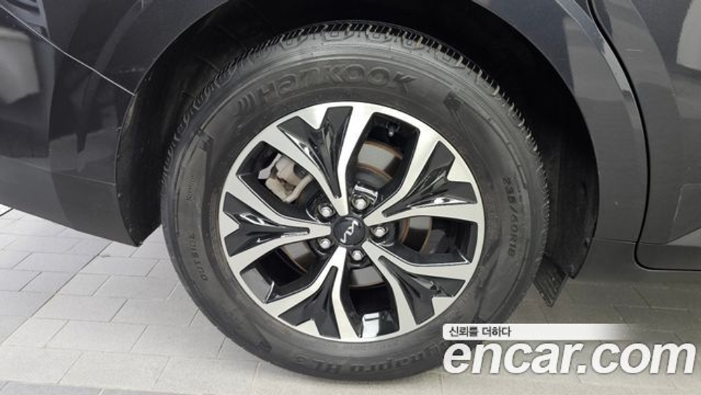 KIA Canival 9-Seater Signature — 2023