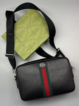 Сумка-мессенджер чёрная с зелёно-красной полосой от Gucci BP5-759628