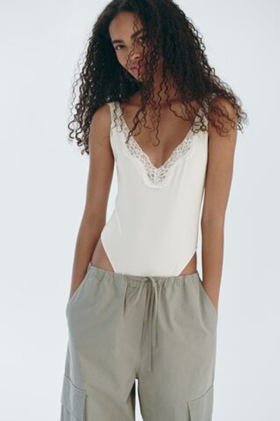 Боди из джерси с кружевной лентой - H&M