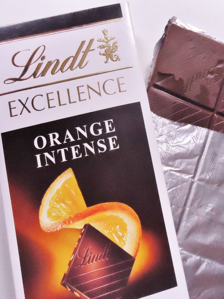 Тёмный шоколад Lindt с апельсином и миндалем 100 г x 4 шт