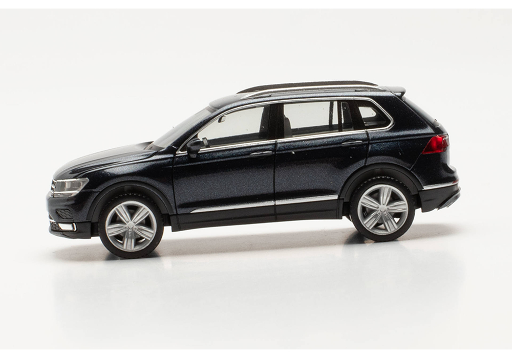 Автомобиль VW Tiguan, пасленовый синий металлик